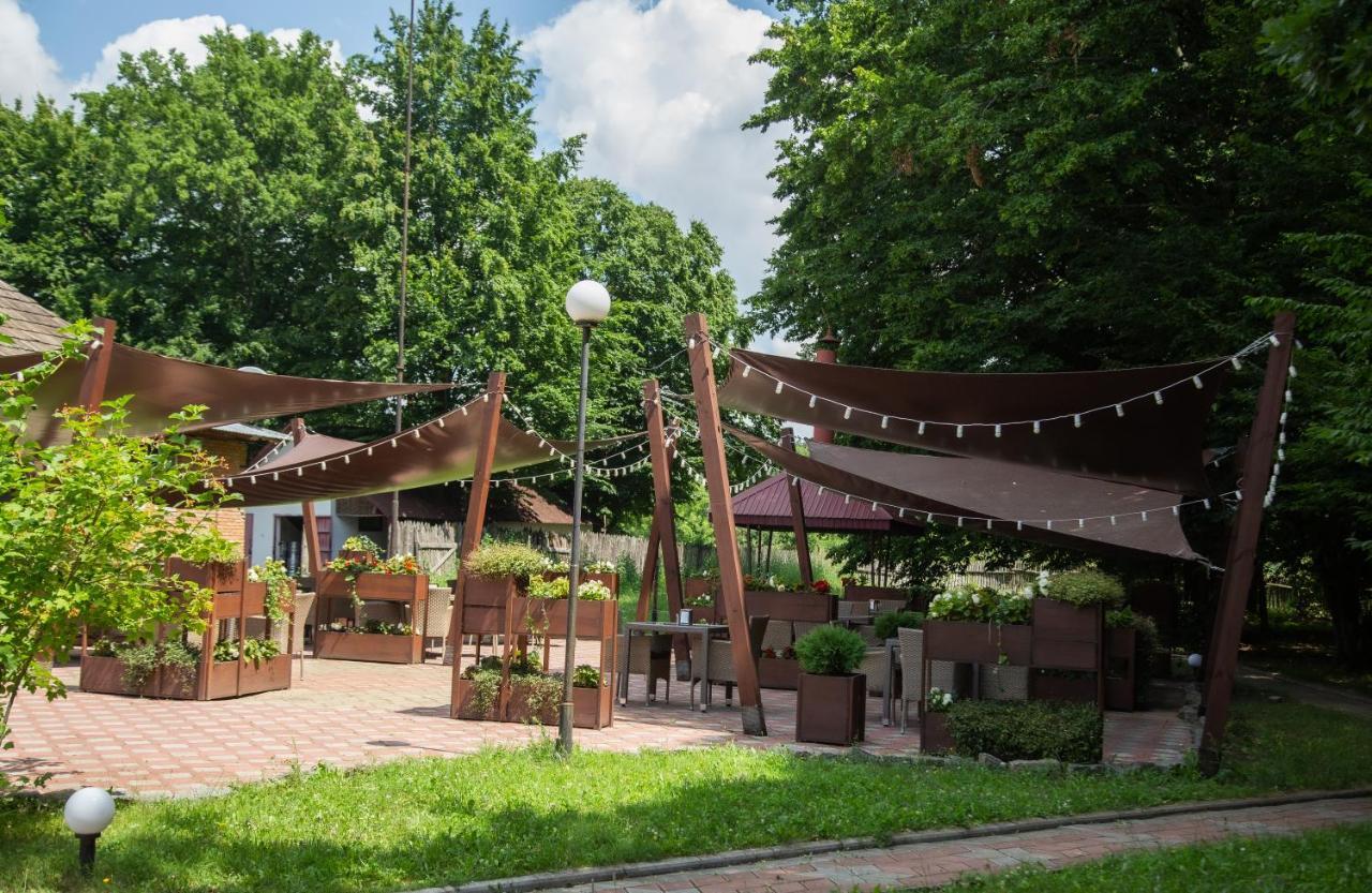 Hotel Aquadar Manʼkivka Exterior foto